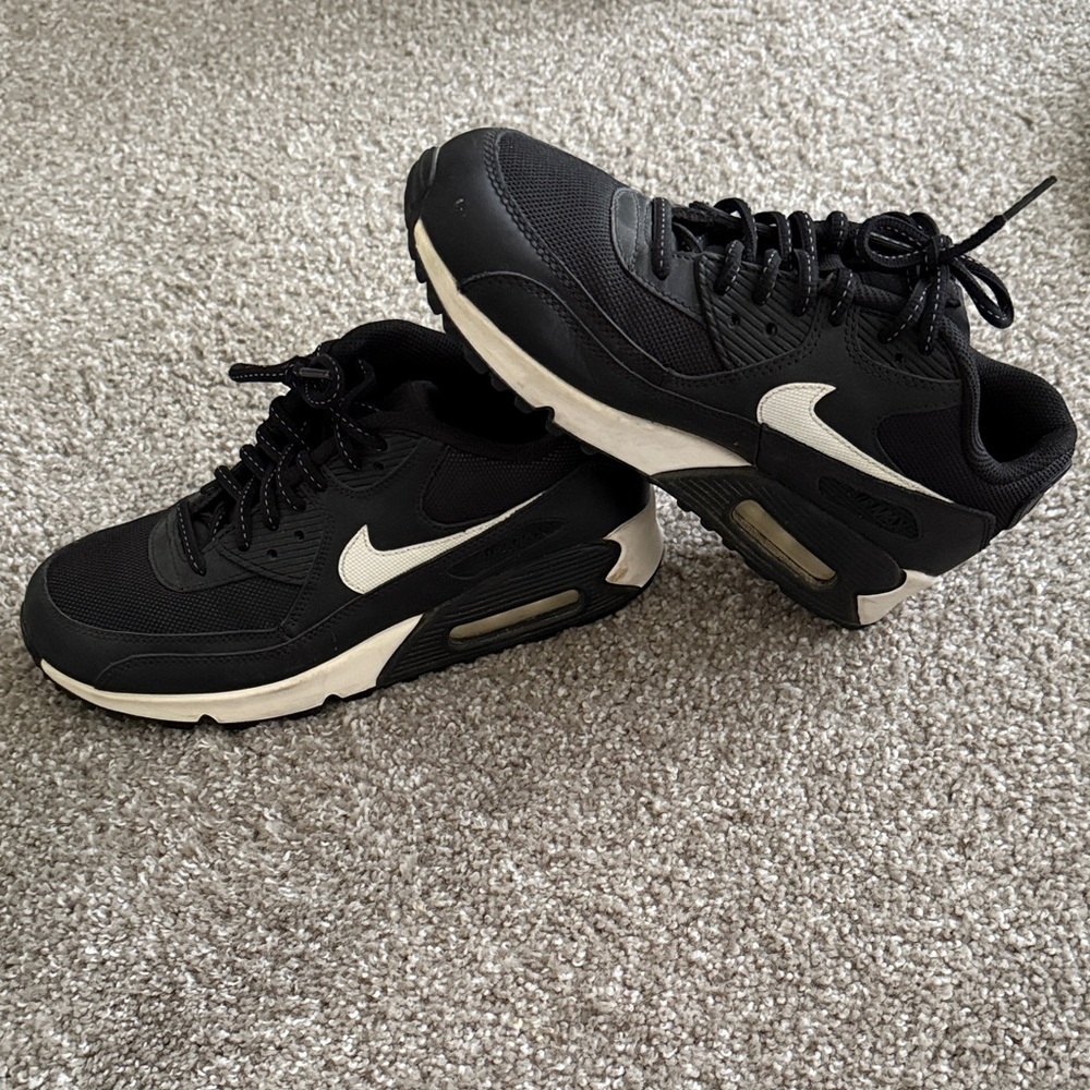 Nike Air Max 90 Flash Size 6.5Y Black and Summit White Sneakers